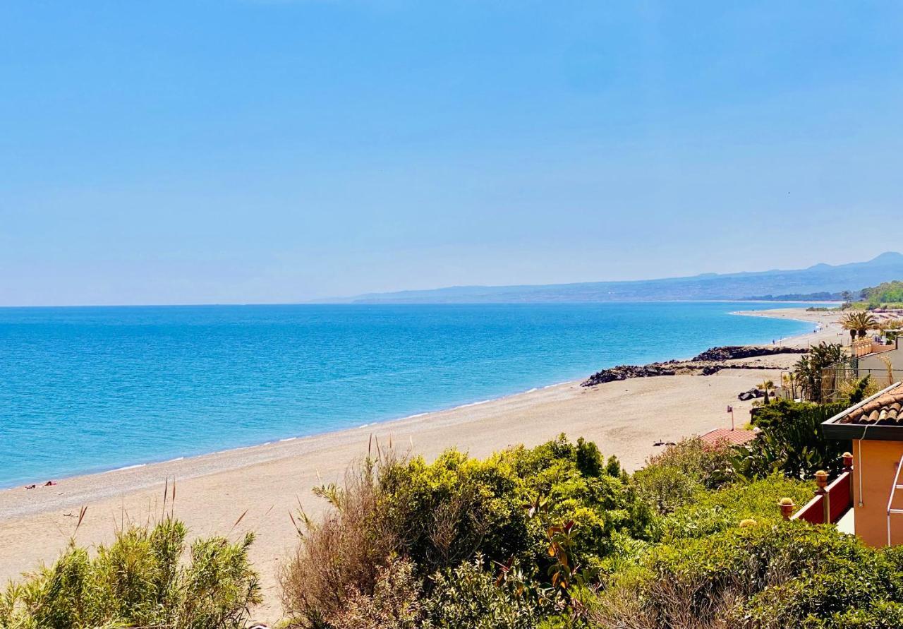 The Dream - Seafront Loft Apartment Giardini Naxos Bagian luar foto