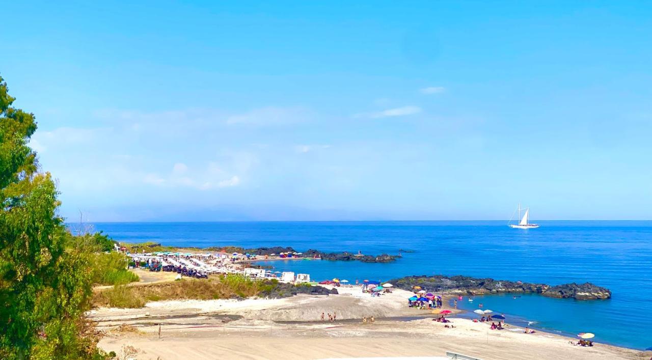 The Dream - Seafront Loft Apartment Giardini Naxos Bagian luar foto