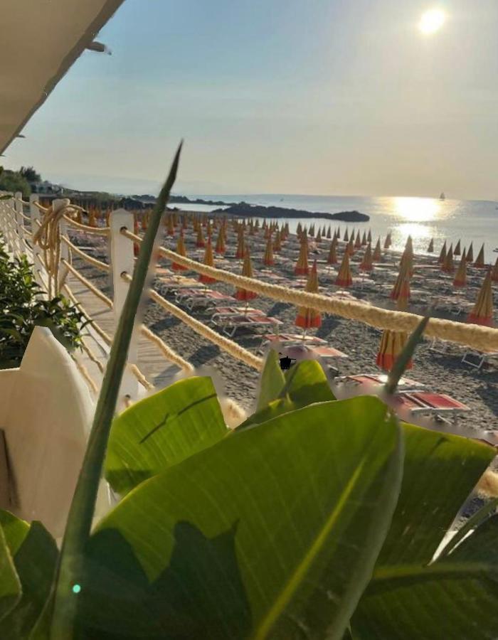 The Dream - Seafront Loft Apartment Giardini Naxos Bagian luar foto
